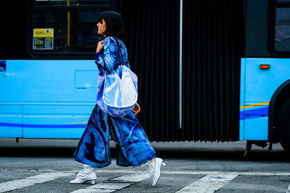 blue bag, blue denim, carola bernard, denim coat, graphic bag, graphic dress, graphic jacket, high heels, leather bag, leather shoes, maria bernad, printed bag, printed dress, printed jacket, white boots, street style, jonathan paciullo, frenchystyle, NYFW, NEW YORK, AUTUMN WINTER 2019-2020, AW 19-20, FALL WINTER 2019-2020, FW 19-20, FW, fashion week, atmosphere details, horizontal, full length