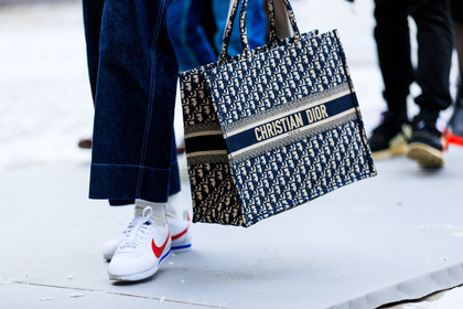 christian dior, graphic bag, leather bag, leather shoes, monogram, nike, printed bag, tote bag, trousers, white sneakers, fashion week, frenchystyle, FW, jonathan paciullo, street style, PFW, PARIS, AUTUMN WINTER 2018-2019, FALL WINTER 2018-2019, FW 18-19, horizontal, atmosphere details
