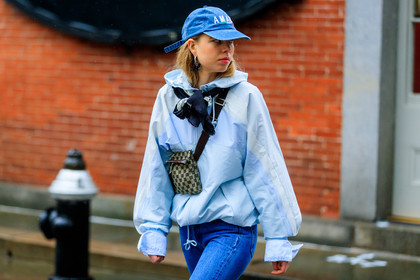 black scarf, blue cap, blue denim, blue jacket, denim pants, fanny pack, graphic bag, gucci, jeans, leather bag, monogram, printed bag, rain jacket, trousers, street style, jonathan paciullo, FW, frenchystyle, fashion week, NYFW, NEW YORK, AUTUMN WINTER 2018-2019, AW 18-19, FALL WINTER 2018-2019, FW 18-19, atmosphere details, horizontal, detail, laura maria wulff