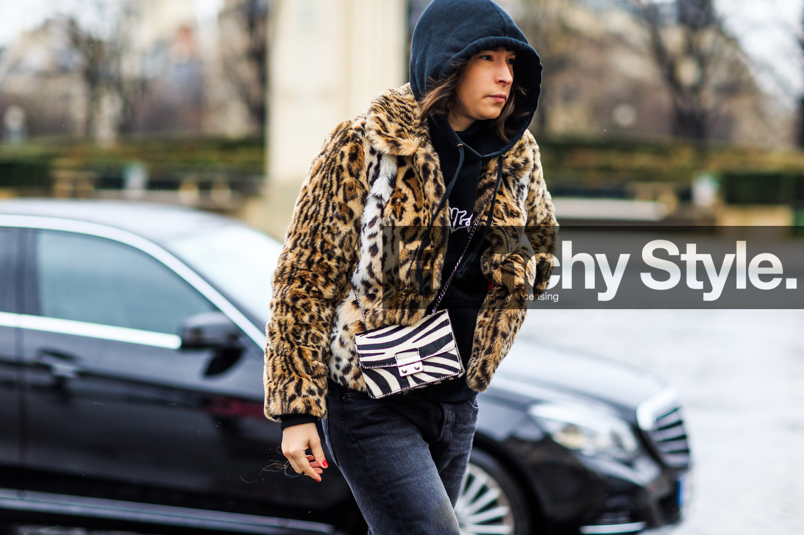 animal print, atmosphere details, AUTUMN WINTER 2016-2017, AW 16-17, black and white bag, black denim, black sweater, denim pants, detail, FALL WINTER 2016-2017, fashion week, frenchystyle, FW, FW 16-17, graphic bag, hoodie, horizontal, jeans, jonathan paciullo, leopard coat, leopard print, PARIS, PFW, printed bag, street style, striped bag, trousers, zebra