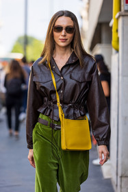 brown jacket, crossbody bag, fitted waist, green pants, hermes belt, large pants, leather belt, leather jacket, longchamp bag, Mary Leest, sunglasses, velvet pants, yellow bag, fashion week, frenchystyle, FW, jonathan paciullo, street style, MFW, MILAN, SPRING SUMMER 2022, SS 22, vertical, atmosphere details, detail