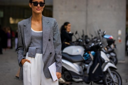 Alexandra Riviere, belt bag, blazer, croco belt, grey belt, grey blazer, grey top, sunglasses, tartan blazer, white pants, fashion week, frenchystyle, FW, jonathan paciullo, street style, MFW, MILAN, SPRING SUMMER 2022, SS 22, horizontal, atmosphere details, detail
