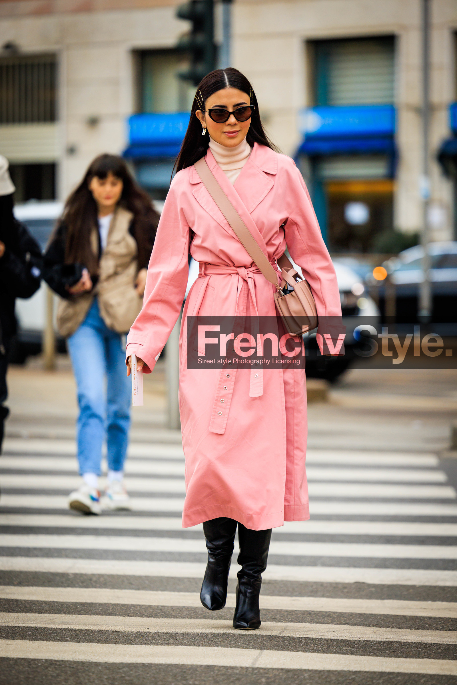 pink trench, pink crossbody bag, leather crossbody, white turtleneck, black boots, leather boots, black sunglasses, earrings, street style, jonathan paciullo, FW, frenchystyle, fashion week, MFW, MILAN, FALL WINTER 2022_2023, AUTUMN WINTER 2022-2023, FW 22-23, vertical, full length
