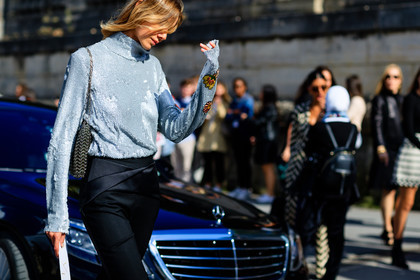 atmosphere details, black pants, detail, fashion week, frenchystyle, FW, glitter, horizontal, jonathan paciullo, julie pelipas, leather bag, metallic top, PARIS, PFW, shiny top, silver top, SPRING SUMMER 2017, SS 17, street style, trousers