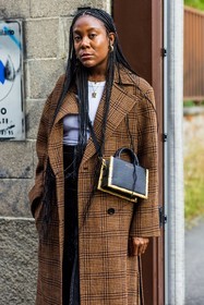 black bag, black pants, brown coat, check coat, coat, crossbody bag, houndstooth, Jessica Willis, long coat, printed coat, small bag, white t-shirt, fashion week, frenchystyle, FW, jonathan paciullo, street style, MFW, MILAN, SPRING SUMMER 2022, SS 22, vertical, atmosphere details, detail