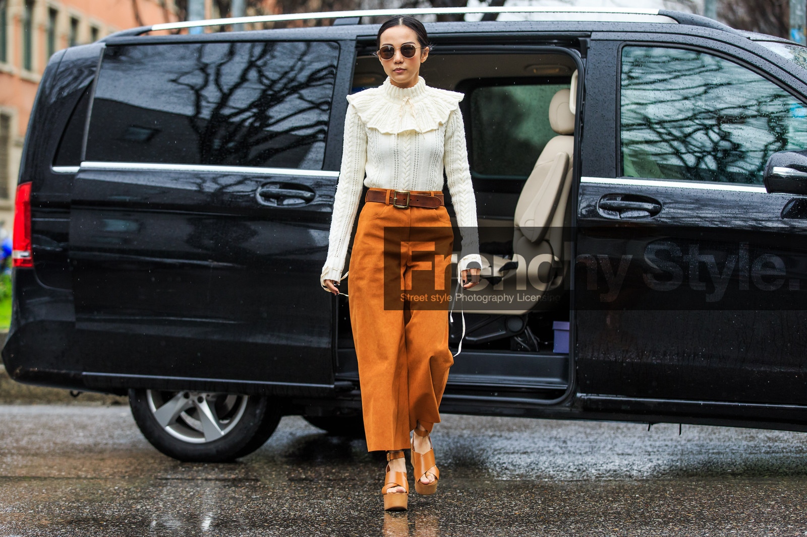 atmosphere details, AUTUMN WINTER 2016-2017, AW 16-17, beige shoes, beige wedges, brown belt, camel pants, FALL WINTER 2016-2017, fashion week, frenchystyle, full length, FW, FW 16-17, high heels, horizontal, jonathan paciullo, leather belt, leather pants, leather shoes, LFW, LONDON, MENSWEAR, nude sandals, street style, suede pants, sunglasses, trousers, white knit, white sweater, yoyo cao