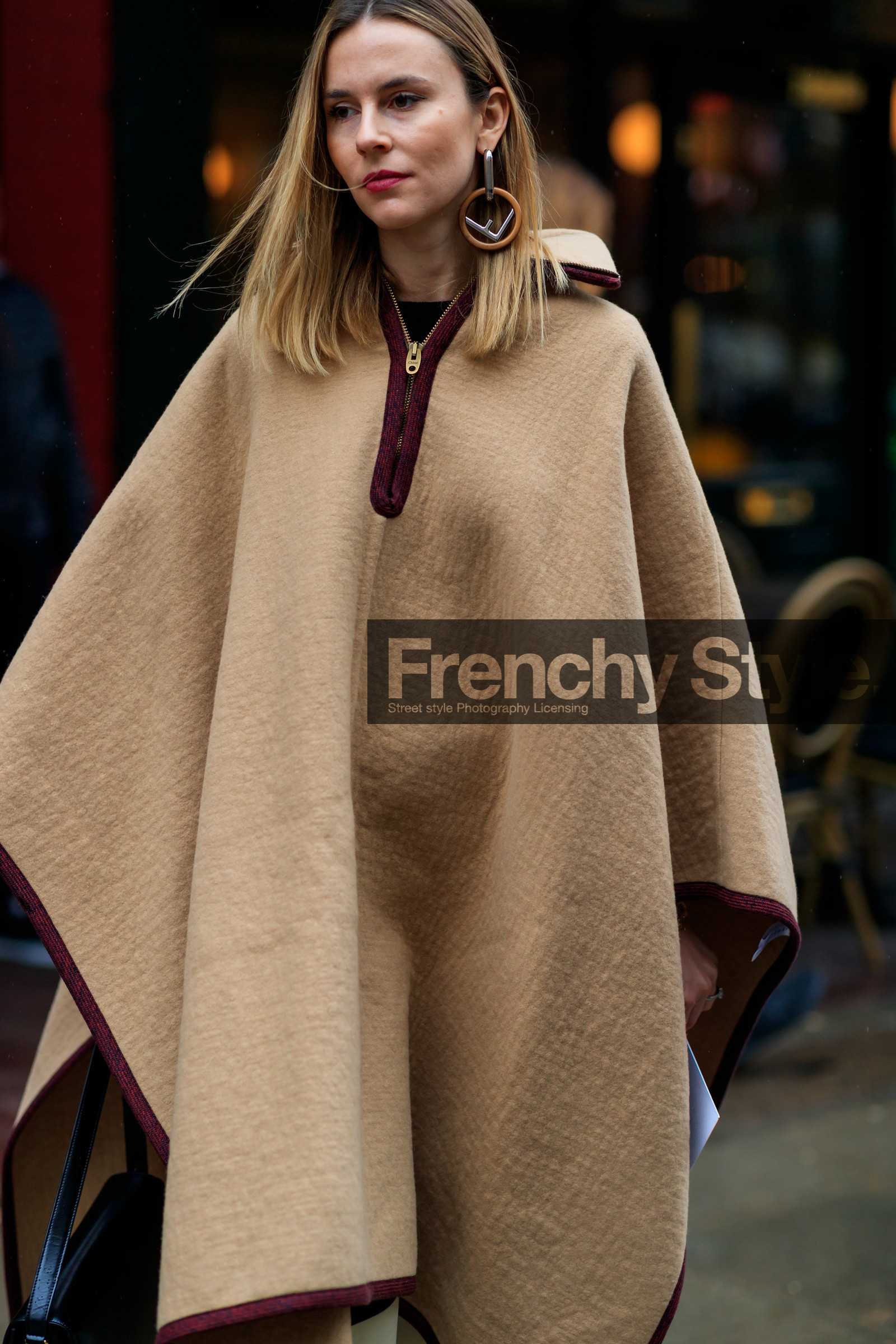 beige coat, camel coat, cape, earrings, fendi, poncho, LONDON, LFW, fashion week, frenchystyle, FW, jonathan paciullo, street style, AUTUMN WINTER 2019-2020, AW 19-20, FW 19-20, FALL WINTER 2019-2020, vertical, atmosphere details, detail