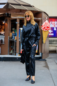 ece sukan, black total look, black leather bag, black leather shirt, black leather pants, black leather shoes, high collar shirt, asymetrical shirt, carrot pants, metalic frame sunglasses, celine shoes, asymetrical shoes, high heels shoes, wooden heels shoes, hand bag, aviator sunglasses, fashion week, frenchystyle, FW, jonathan paciullo, street style, SPRING SUMMER 2020, SS 20, PFW, PARIS, vertical, full length