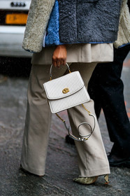 beige pants, carolina herrera, fur jacket, graphic jacket, high heels, leather bag, leather shoes, multicolor jacket, over the shoulder, printed jacket, shearling, trousers, white bag, street style, jonathan paciullo, frenchystyle, NYFW, NEW YORK, AUTUMN WINTER 2019-2020, AW 19-20, FALL WINTER 2019-2020, FW 19-20, fashion week, FW, vertical, atmosphere details, detail