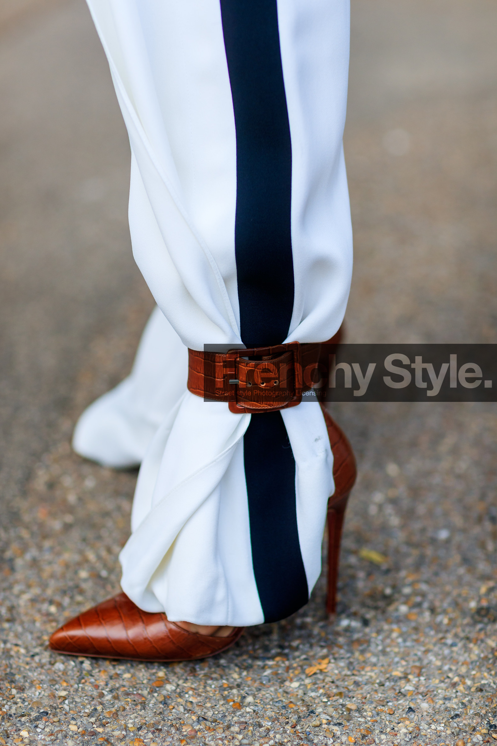 atmosphere details, brown shoes, detail, doina ciobanu, fashion week, frenchystyle, FW, graphic pants, high heels, jonathan paciullo, leather shoes, LFW, LONDON, printed pants, SPRING SUMMER 2018, SS 18, street style, striped pants, trousers, vertical, white pants