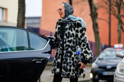 black and white, Fur coat, graphic jacket, headscarf, printed jacket, sunglasses, fashion week, frenchystyle, FW, jonathan paciullo, street style, PFW, PARIS, AUTUMN WINTER 2018-2019, FALL WINTER 2018-2019, FW 18-19, horizontal, atmosphere details, model