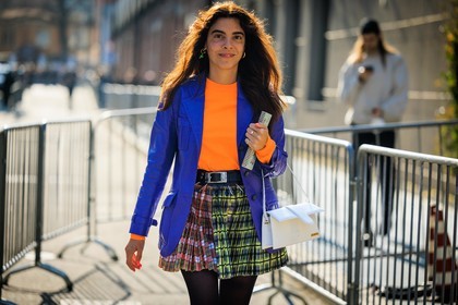 multicolor look, school girl skirt, plaid skirt, dual toned skirt, purple blazer, leather blazer, oranga sweatshirt, black stockings, white handbag, jacquemus bag, leather handbag, buckle belt, black belt, georgia tal, street style, jonathan paciullo, FW, frenchystyle, fashion week, MFW, MILAN, FALL WINTER 2022_2023, AUTUMN WINTER 2022-2023, FW 22-23, horizontal, atmosphere details