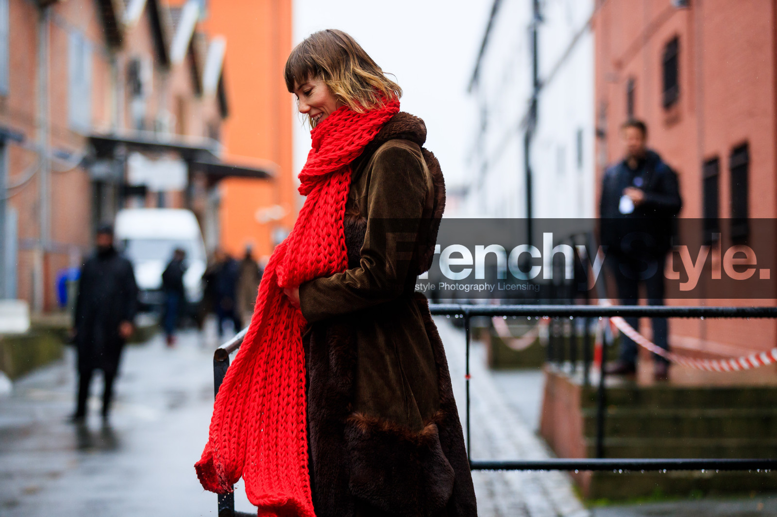 brown coat, brown fur, Fur coat, red scarf, street style, jonathan paciullo, FW, frenchystyle, fashion week, PFW, PARIS, AUTUMN WINTER 2018-2019, FALL WINTER 2018-2019, FW 18-19, horizontal, atmosphere details, anya ziourova
