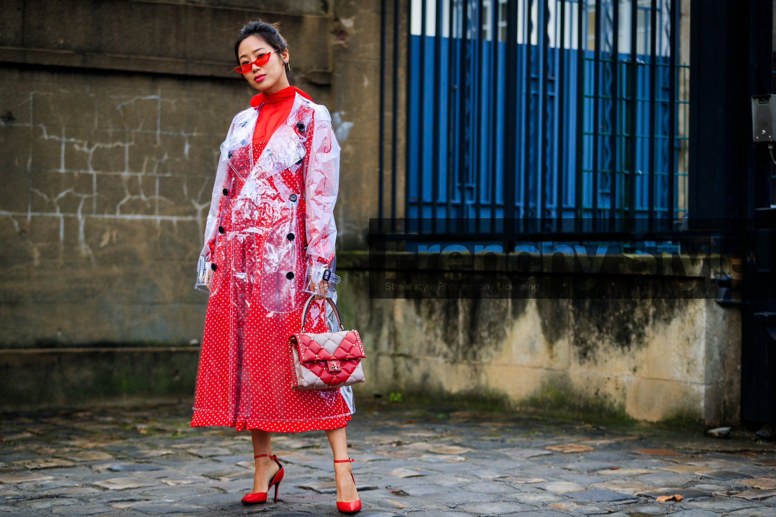 graphic bag, graphic dress, high heels, leather bag, leather shoes, polka dot, printed bag, printed dress, raincoat, red bag, red dress, red shoes, sunglasses, transparent coat, valentino, street style, jonathan paciullo, FW, frenchystyle, fashion week, PFW, PARIS, AUTUMN WINTER 2018-2019, FALL WINTER 2018-2019, FW 18-19, horizontal, atmosphere details, full length, aimee song