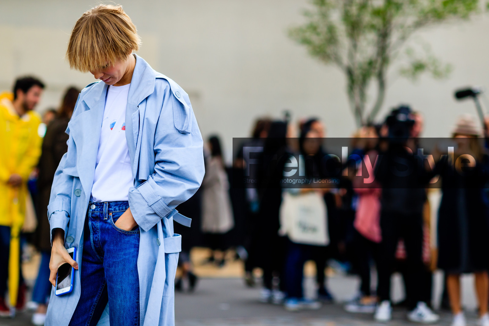 atmosphere details, blue coat, blue denim, denim pants, detail, fashion week, frenchystyle, FW, horizontal, jeans, jonathan paciullo, PARIS, PFW, printed t shirt, SPRING SUMMER 2017, SS 17, street style, trench coat, trousers, vika gazinskaya, white t shirt