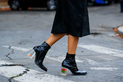 xenia adonts, margiela shoes, black polish boots, sheer heels, high heels boots, low boots, squared toed shoes, legs detail, shoes detail, close up detail, fashion week, frenchystyle, FW, jonathan paciullo, street style, SPRING SUMMER 2020, SS 20, PFW, PARIS, horizontal, atmosphere details, detail