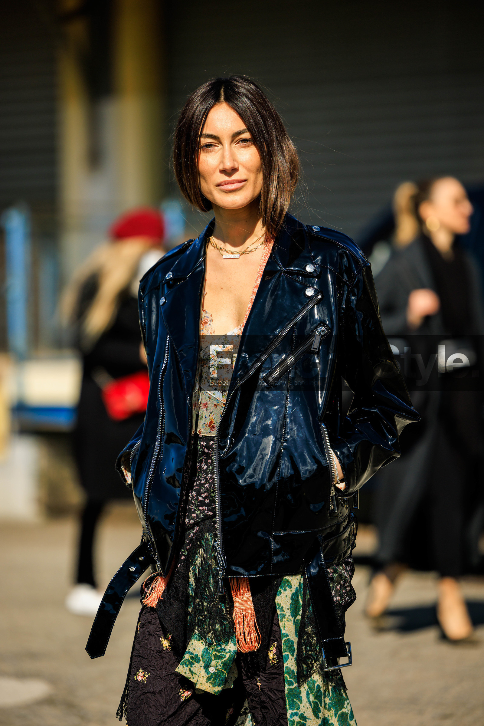 pattent jacket, black jacket, biker jacket, printed pants, flowered pants, creased pants, multiprint look, silver choker, brown pants, flowered top, multicolor top, fashion week, frenchystyle, FW, jonathan paciullo, street style, vertical, full length
