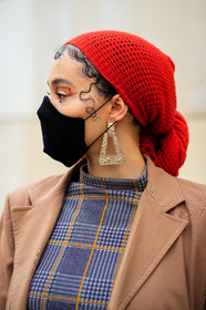 hair scarf, red scarf, knit scarf, golden earrings, dangling earrings, geometric shape earring, jewel close up, earring detail, close up detail, checked top, grey top, camel trenchcoat, red eyeliner, red eyeshadow, strassed make up, make up, make up details, covid face mask, fashion week, frenchystyle, FW, jonathan paciullo, street style, PFW, PARIS, SPRING SUMMER 2021, SS 21, vertical, atmosphere details, detail