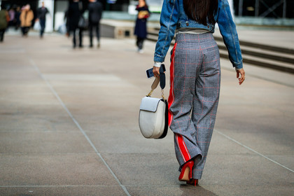 blue jacket, checked, denim jacket, graphic pants, grey pants, high heels, leather bag, leather shoes, plaid, printed pants, red shoes, striped pants, trousers, white bag, street style, jonathan paciullo, FW, frenchystyle, fashion week, NYFW, NEW YORK, AUTUMN WINTER 2018-2019, AW 18-19, FALL WINTER 2018-2019, FW 18-19, atmosphere details, horizontal, detail, elizabeth von der goltz