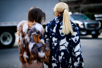 blue coat, brown fur, brown jacket, Fur coat, fur jacket, graphic jacket, ponytail, printed jacket, street style, jonathan paciullo, FW, frenchystyle, fashion week, NYFW, NEW YORK, AUTUMN WINTER 2018-2019, AW 18-19, FALL WINTER 2018-2019, FW 18-19, atmosphere details, horizontal, detail