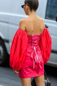 karina nigay, back details, pink dress, half shoulder dress, long sleeves dress, balloon sleeves, strapless dress, mini dress, laced dress, fashion week, frenchystyle, FW, jonathan paciullo, street style, SPRING SUMMER 2020, SS 20, PFW, PARIS, vertical, atmosphere details, detail
