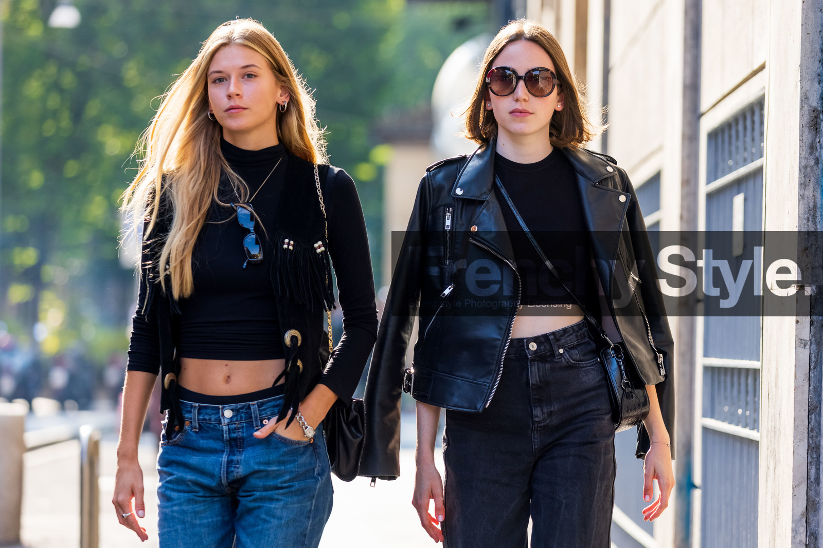 black perfecto, black top, crop top, denim, fringes vest, jean, leather jacket, leather perfecto, perfecto, round sunglasses, sunglasses, fashion week, frenchystyle, FW, jonathan paciullo, street style, MFW, MILAN, SPRING SUMMER 2022, SS 22, horizontal, atmosphere details, detail