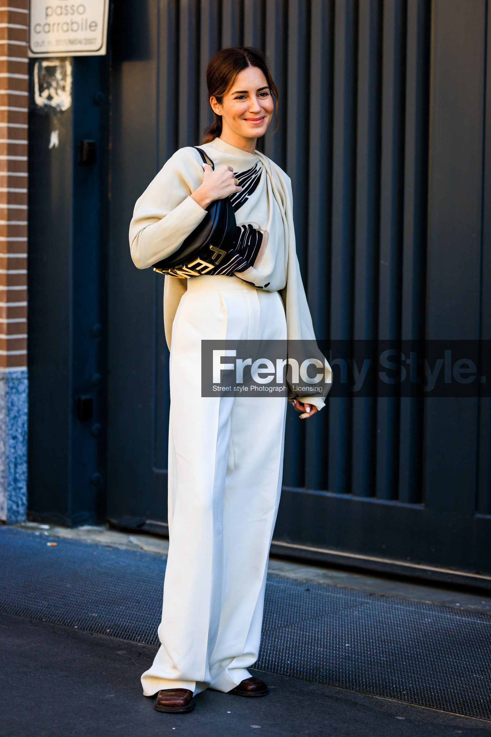 fendi handbag, black handbag, leather handbag, fendi black bag, white trousers, highwaist pants, burgundy shoes, cream pleated top, minimal look, gala gonzalez, fashion week, frenchystyle, FW, jonathan paciullo, street style, MFW, MILAN, FALL WINTER 2022_2023, AUTUMN WINTER 2022-2023, FW 22-23, vertical, full length