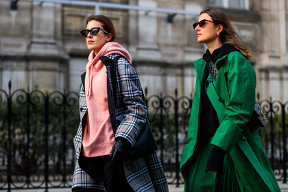 black bag, black sweater, checked, graphic jacket, green coat, green skirt, grey coat, hoodie, leather bag, pink sweater, plaid, pleated skirt, printed jacket, sunglasses, tartan, trousers, street style, jonathan paciullo, FW, frenchystyle, fashion week, PFW, PARIS, AUTUMN WINTER 2018-2019, FALL WINTER 2018-2019, FW 18-19, horizontal, atmosphere details, julia haghjoo, sylvia haghjoo