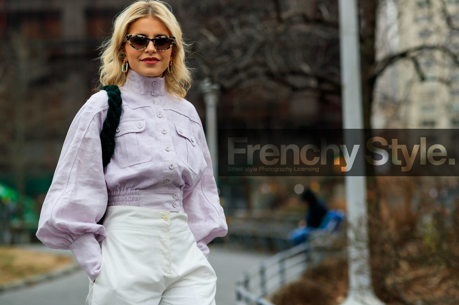 caro daur, purple jacket, red lips, sunglasses, trousers, white pants, street style, jonathan paciullo, frenchystyle, NYFW, NEW YORK, AUTUMN WINTER 2019-2020, AW 19-20, FALL WINTER 2019-2020, FW 19-20, FW, fashion week, atmosphere details, horizontal, detail