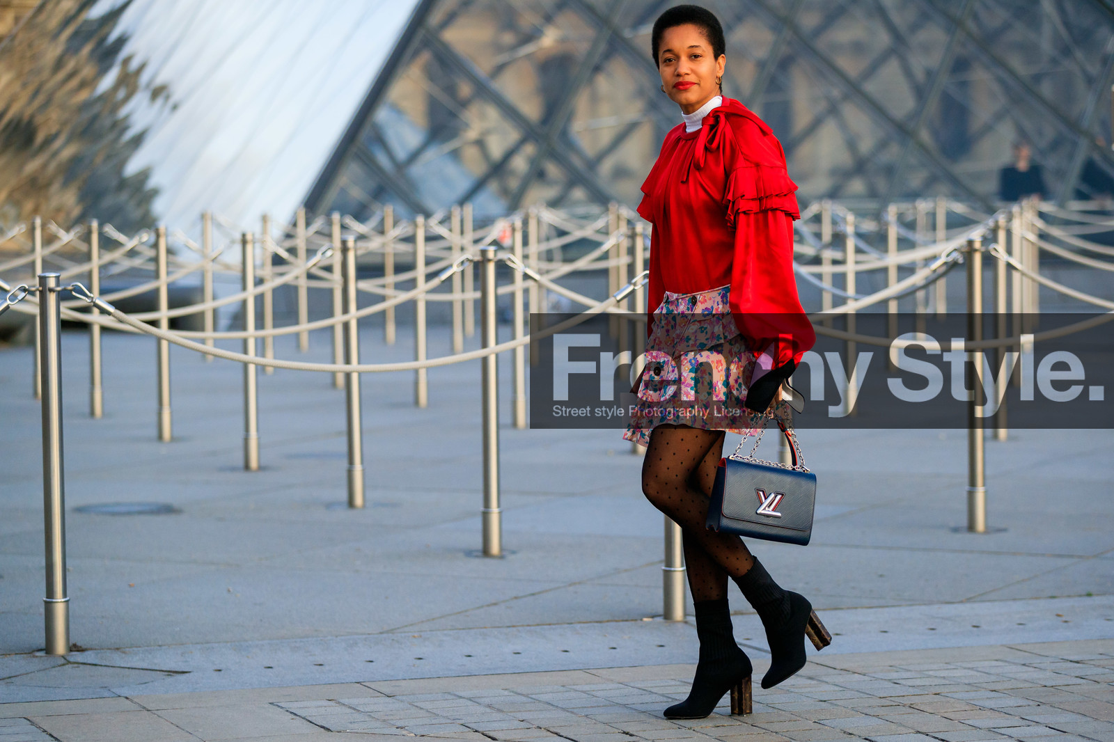 black bag, black shoes, graphic skirt, leather bag, leather shoes, louis vuitton, pink skirt, printed skirt, red lips, red shirt, satin stitch, tamu mcpherson, tights, PARIS, PFW, street style, jonathan paciullo, FW, frenchystyle, fashion week, AUTUMN WINTER 2019-2020, AW 19-20, FALL WINTER 2019-2020, FW 19-20, horizontal, atmosphere details, full length