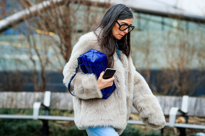 beige coat, beige fur, beige jacket, blue bag, fur jacket, leather bag, sunglasses, Véronique Tristram, street style, jonathan paciullo, frenchystyle, NYFW, NEW YORK, AUTUMN WINTER 2019-2020, AW 19-20, FALL WINTER 2019-2020, FW 19-20, FW, fashion week, atmosphere details, horizontal, detail
