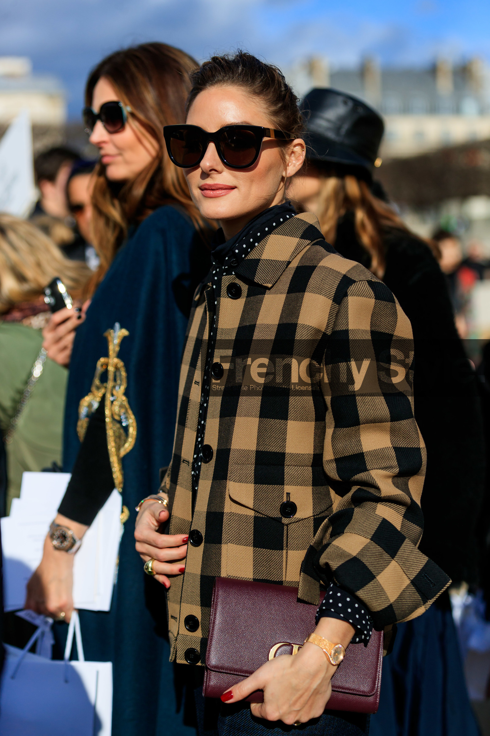 olivia palermo, dior bag, dior clutch, dior jacket, checked jacket, beige jacket, black jacket, burgundy leather clutch, bicolor jacket, black shirt, polka dots shirt, black sunglasses, square shape glasses, fashion week, frenchystyle, FW, jonathan paciullo, street style, PFW, PARIS, AUTUMN WINTER 2020-2021, FALL WINTER 2020-2021, FW 20-21, vertical, atmosphere details, detail