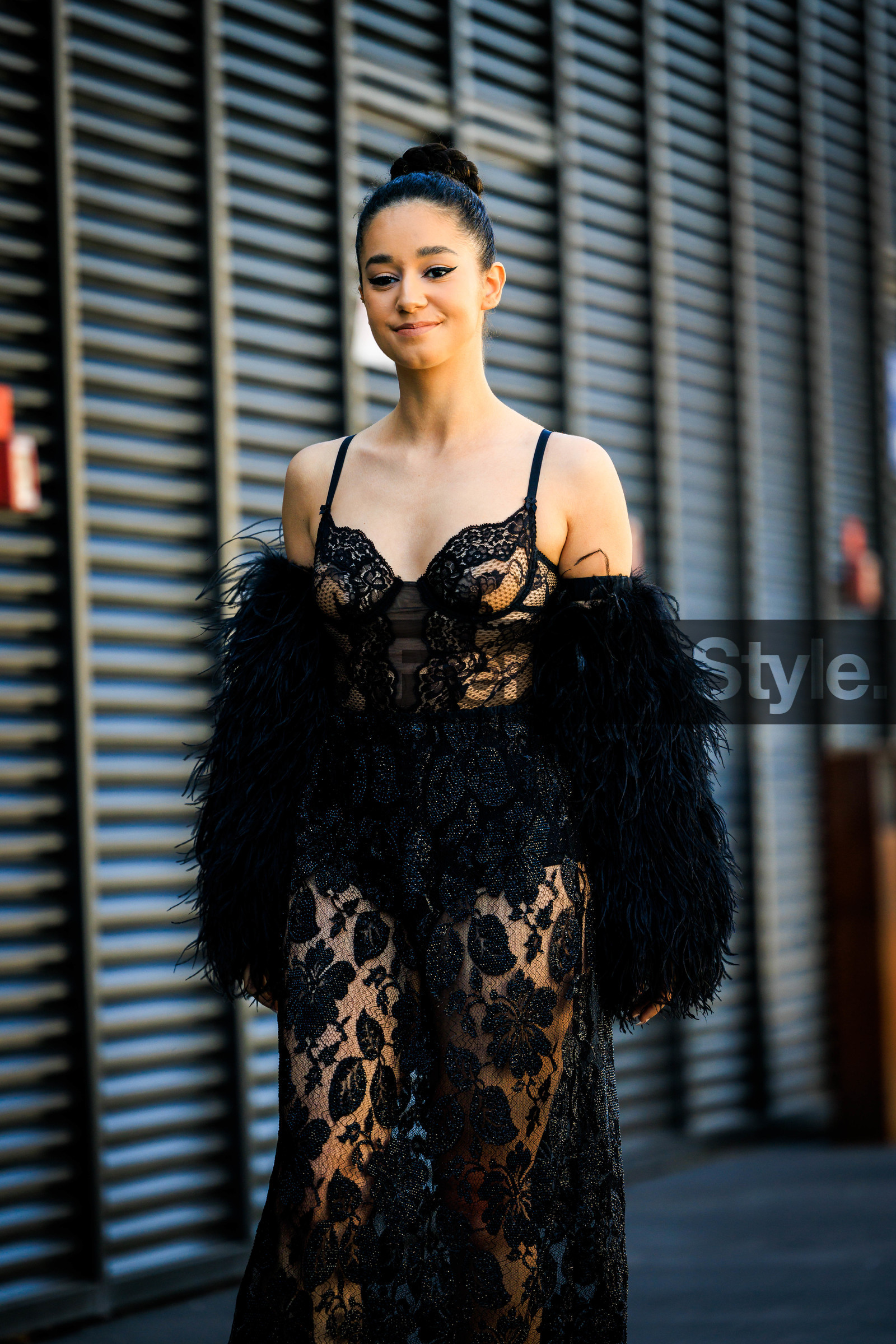 feather coat, black coat, high bow hair, embroidered dress, english broderies dress, black longdress, lena mahfouf, street style, jonathan paciullo, FW, frenchystyle, fashion week, MFW, MILAN, FALL WINTER 2022_2023, AUTUMN WINTER 2022-2023, FW 22-23, vertical, atmosphere details