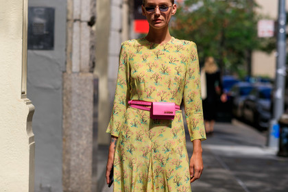 fanny pack, floral, flowers, graphic dress, jacquemus, leather bag, megan adelaide, pink bag, printed dress, sunglasses, yellow dress, street style, jonathan paciullo, FW, frenchystyle, fashion week, NEW YORK, NYFW, SPRING SUMMER 2020, SS 20, horizontal, atmosphere details, detail