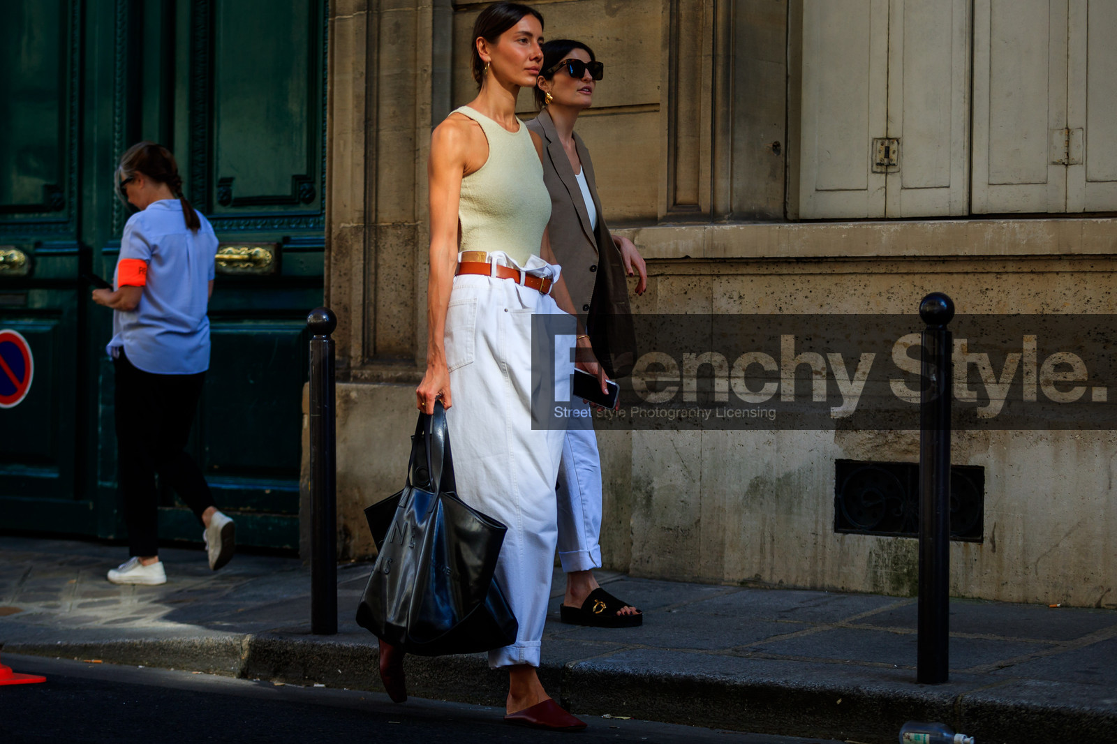 babouches, beige top, black bag, céline, denim pants, earrings, jeans, leather bag, leather belt, leather shoes, orange belt, red shoes, trousers, white denim, wide pants, fashion week, frenchystyle, FW, jonathan paciullo, street style, PFW, PARIS, horizontal, atmosphere details, full length, AUTUMN WINTER 2018-2019, FALL WINTER 2018-2019, FW 18-19, julie pelipas