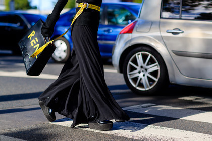 atmosphere details, black bag, black boots, black skirt, black sweater, detail, fashion week, frenchystyle, FW, graffiti, gucci, horizontal, jonathan paciullo, leather bag, leather shoes, off white, PARIS, PFW, printed bag, SPRING SUMMER 2017, SS 17, street style, tote bag, trousers, yellow belt