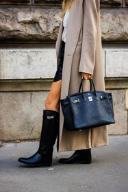 hermes handbag, birkin handbag, black handbag, beige trench, black shorts, leather shorts, fishnet top, white top, black boots, hermes boots, xenia adonts, street style, jonathan paciullo, FW, frenchystyle, fashion week, AUTUMN WINTER 2022-2023, FALL WINTER 2022_2023, FW 22-23, PFW, PARIS, vertical, detail