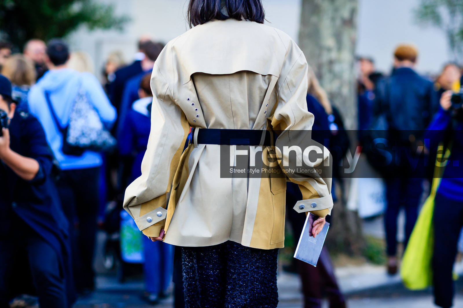 atmosphere details, back detail, beige coat, black belt, black pants, detail, fashion week, frenchystyle, FW, horizontal, jonathan paciullo, PARIS, parka, PFW, SPRING SUMMER 2017, SS 17, street style, trousers