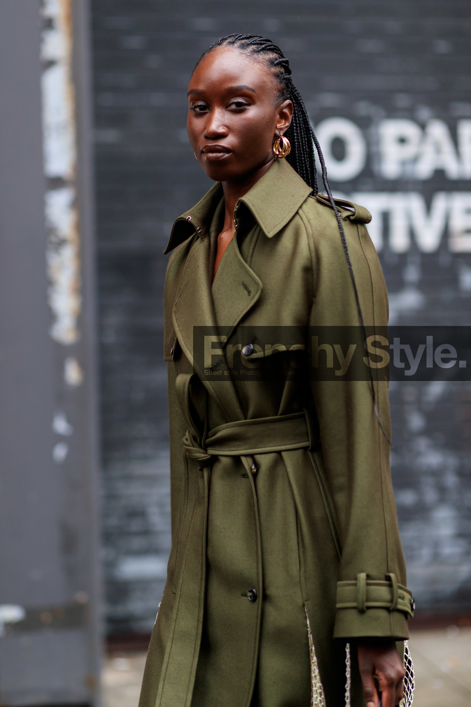 model, kaki trench coat, belted trench coat, plaited hair, hoop earrings, golden earrings, close up detail, fashion week, frenchystyle, FW, jonathan paciullo, street style, NYFW, NEW YORK, AUTUMN WINTER 2020-2021, FALL WINTER 2020-2021, FW 20-21, vertical, detail, atmosphere details