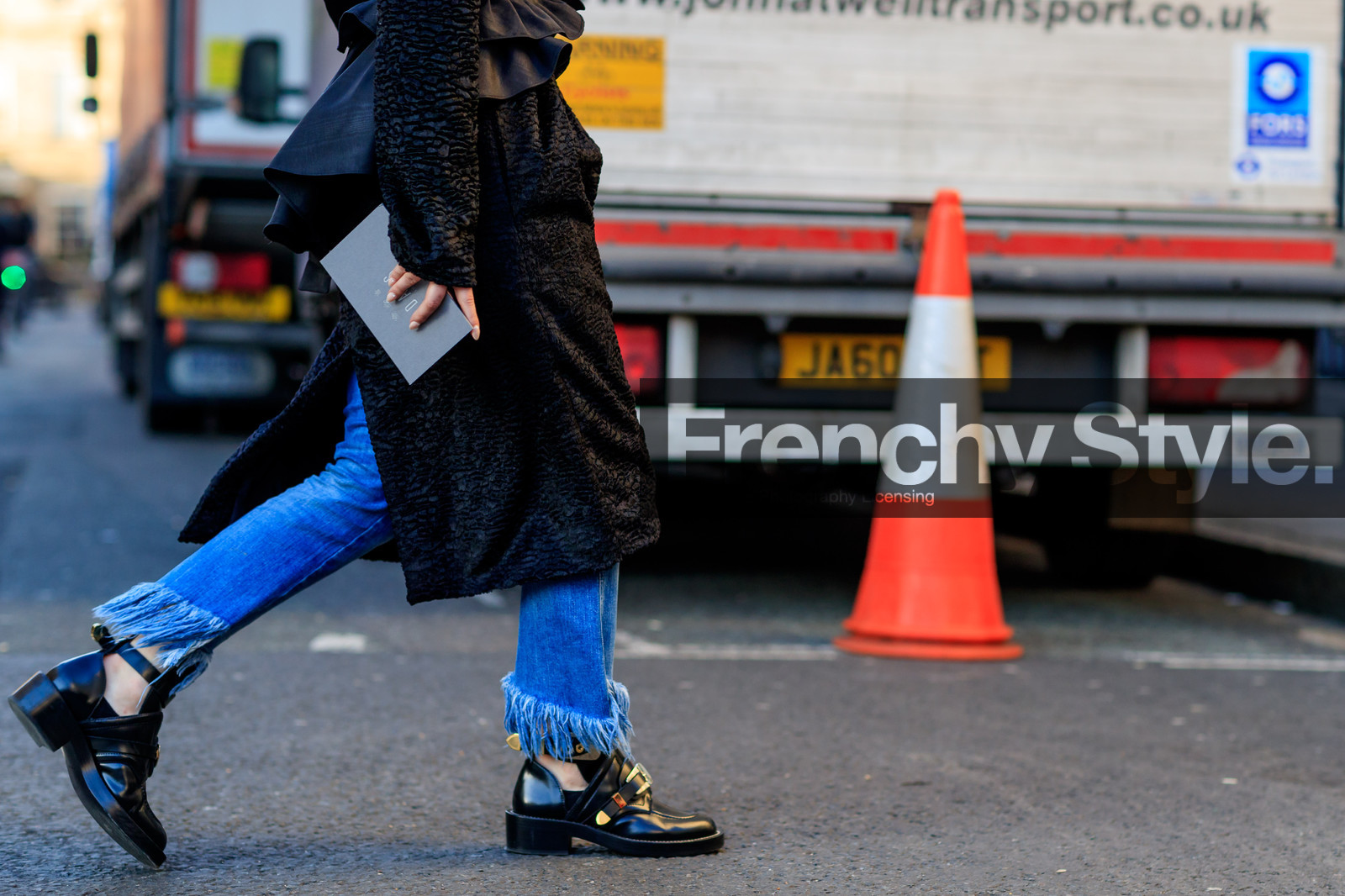 atmosphere details, AUTUMN WINTER 2017-2018, AW 17-18, belted coat, black belt, black coat, black shoes, blue denim, denim pants, detail, FALL WINTER 2017-2018, fashion week, frenchystyle, FW, FW 17-18, horizontal, jeans, jonathan paciullo, leather boots, leather shoes, LFW, LONDON, street style, trousers