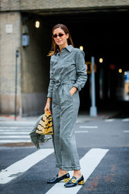 beige bag, black shoes, check jumpsuit, checked, golden details, graphic bag, graphic jumpsuit, graphic pants, grey jumpsuit, high heels, houndstooth pattern, jewellery, leather bag, leather shoes, plaid, printed bag, printed jumpsuit, printed pants, ralph lauren, sunglasses, trousers, varnished leather shoes, zebra, street style, jonathan paciullo, FW, frenchystyle, fashion week, NYFW, NEW YORK, AUTUMN WINTER 2018-2019, AW 18-19, FALL WINTER 2018-2019, FW 18-19, vertical, full length, gala gonzalez