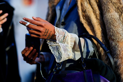 Fur coat, leather bag, natural fur, over the shoulder, purple bag, tattoos, white shirt, street style, jonathan paciullo, FW, frenchystyle, fashion week, LFW, LONDON, AUTUMN WINTER 2018-2019, AW 18-19, FALL WINTER 2018-2019, FW 18-19, horizontal, atmosphere details, detail, model