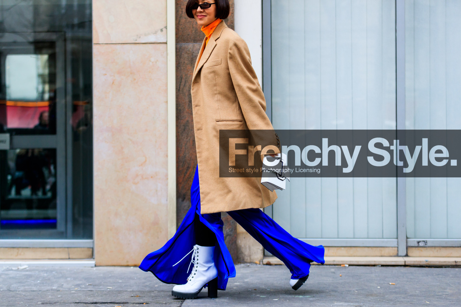 beige coat, blue pants, high heels, leather bag, leather shoes, orange sweater, sunglasses, trousers, white bag, white boots, wide pants, street style, jonathan paciullo, FW, frenchystyle, fashion week, PFW, PARIS, AUTUMN WINTER 2018-2019, FALL WINTER 2018-2019, FW 18-19, horizontal, atmosphere details, liz yu