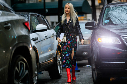 black dress, black jacket, black perfecto, graphic dress, graphic jacket, high heels, leather bag, leather jacket, leather perfecto, leather shoes, printed dress, printed jacket, red boots, white bag, street style, jonathan paciullo, FW, frenchystyle, fashion week, NYFW, NEW YORK, AUTUMN WINTER 2018-2019, AW 18-19, FALL WINTER 2018-2019, FW 18-19, atmosphere details, horizontal, full length