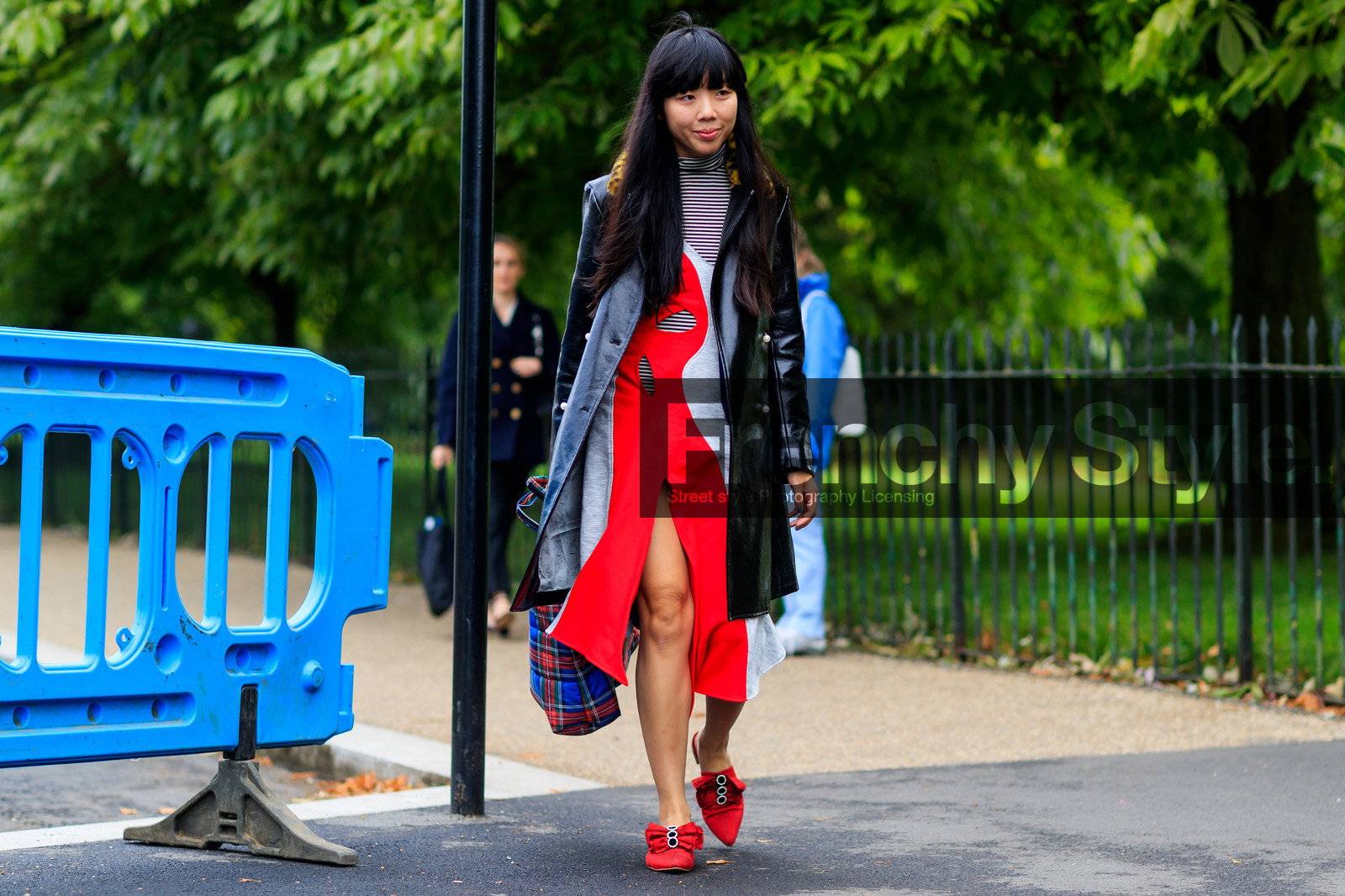 atmosphere details, black coat, black jacket, checked bag, fashion week, frenchystyle, full length, FW, graphic bag, graphic dress, horizontal, jonathan paciullo, leather bag, leather coat, leather shoes, LFW, LONDON, printed bag, red bag, red dress, red shoes, SPRING SUMMER 2018, SS 18, street style, susie lau, tartan
