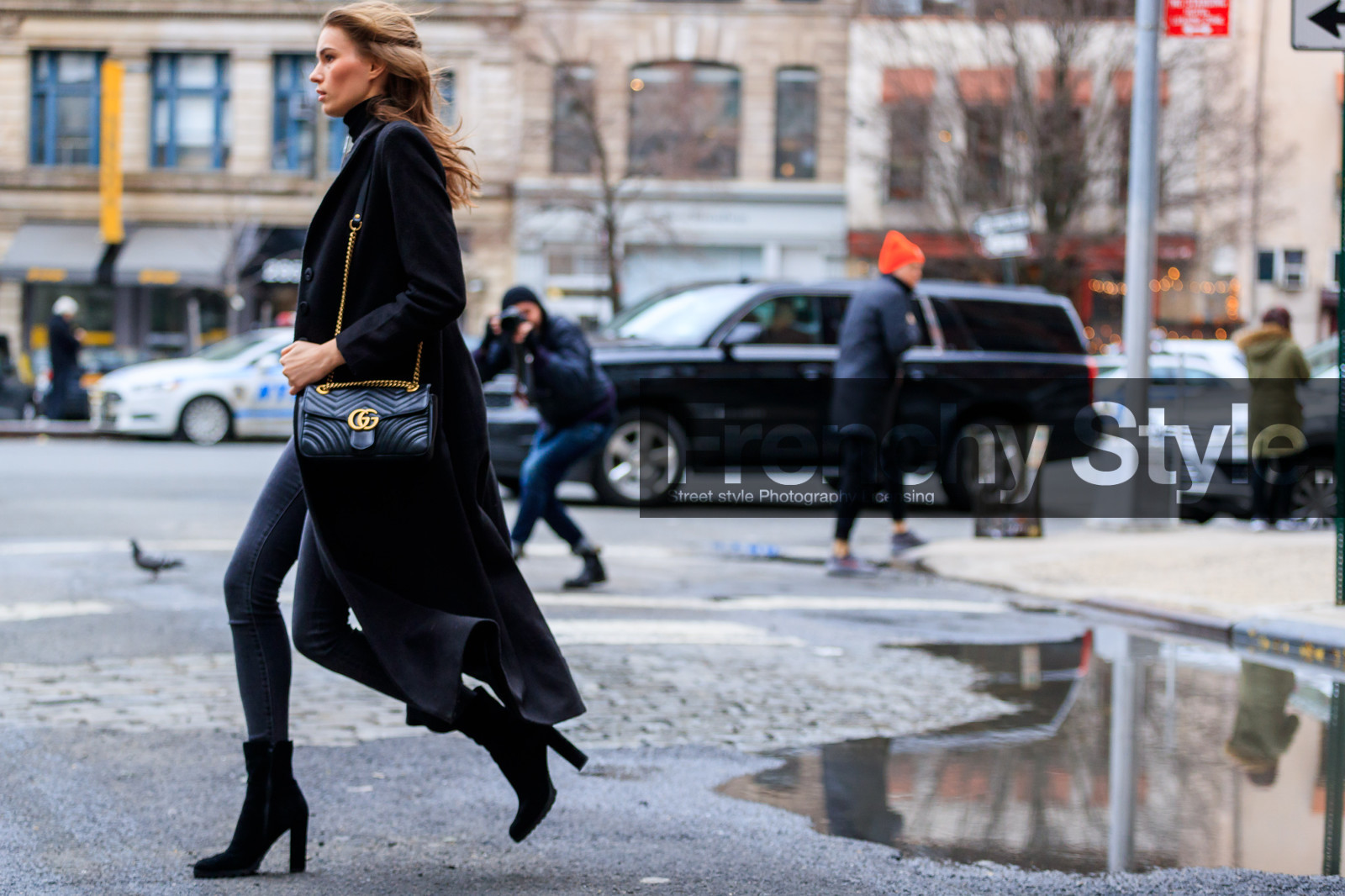 black bag, black coat, black denim, black shoes, denim pants, gucci, high heels, jeans, leather bag, leather shoes, tone on tone, total look black, trousers, street style, jonathan paciullo, FW, frenchystyle, fashion week, NYFW, NEW YORK, AUTUMN WINTER 2018-2019, AW 18-19, FALL WINTER 2018-2019, FW 18-19, atmosphere details, horizontal, full length, model