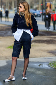 monica ainley, white shirt, black pullover, round shape sunglasses, metalic frame sunglasses, pearl sunglasses, dark grey bermuda shorts, striped bermuda short, lurex bermuda shorts, cropped pullover, brown scarf, yellow scarf, cachemere printed scarf, floral printed scarf, silk scarf, chanel pullover, chanel sunglasses, chanel bermuda shorts, chanel shoes, white leather shoes, black leather shoes, bicolor shoes, flat shoes, mary jane shoes, fashion week, frenchystyle, FW, jonathan paciullo, street style, PFW, PARIS, vertical, full length