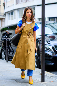 beige dress, black bag, blue t shirt, fashion week, frenchystyle, full length, FW, high heels, jonathan paciullo, leather bag, leather shoes, natasha goldenberg, PARIS, PFW, SPRING SUMMER 2017, SS 17, street style, trousers, vertical, yellow shoes