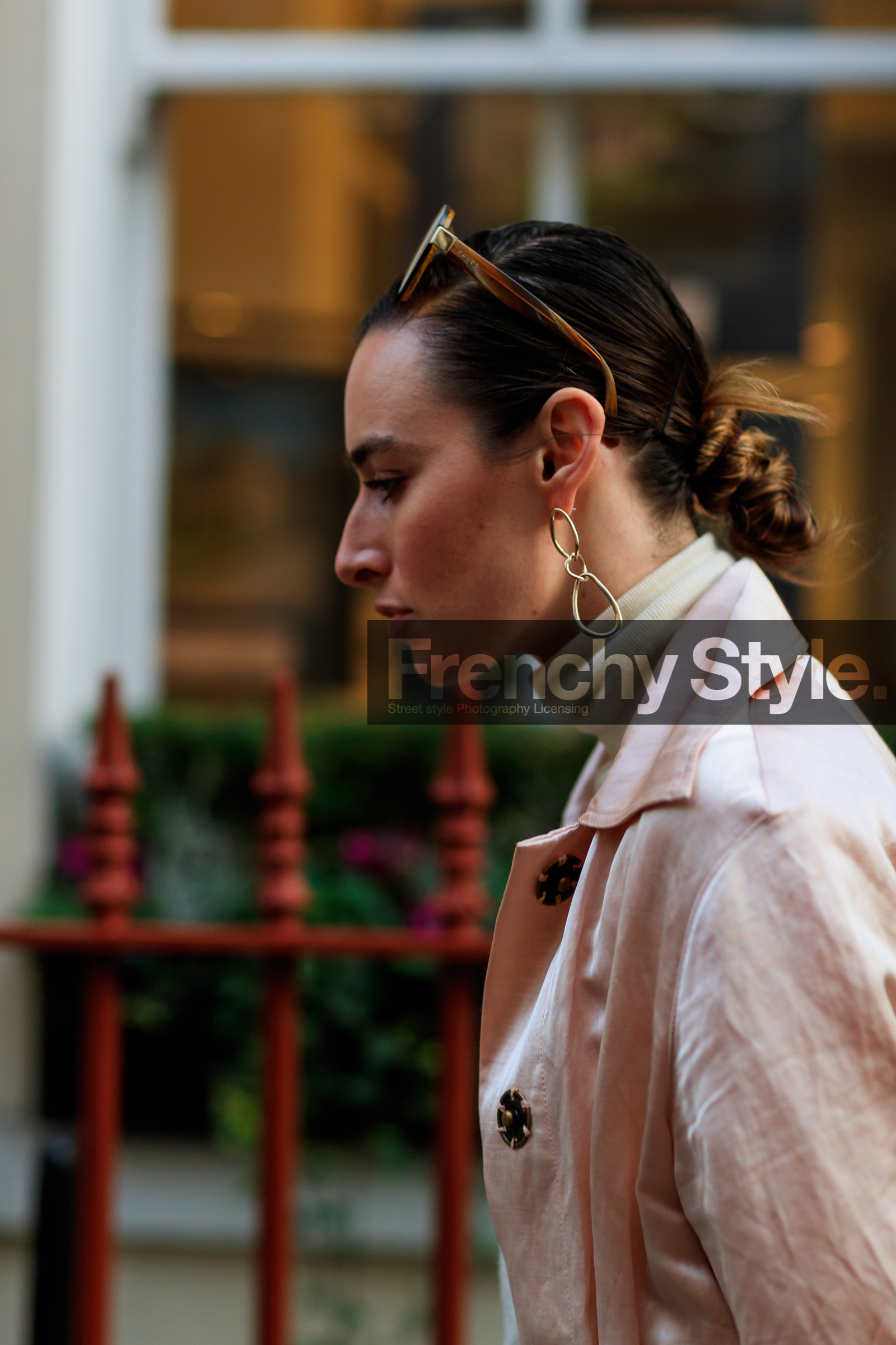 earrings, pink coat, sunglasses, white sweater, fashion week, frenchystyle, FW, jonathan paciullo, street style, LFW, LONDON, AUTUMN WINTER 2018-2019, AW 18-19, FALL WINTER 2018-2019, FW 18-19, vertical, atmosphere details, detail, flora macdonald johnston