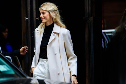 black turtleneck, trousers, white jacket, white pants, street style, jonathan paciullo, FW, frenchystyle, fashion week, NYFW, NEW YORK, AUTUMN WINTER 2018-2019, AW 18-19, FALL WINTER 2018-2019, FW 18-19, atmosphere details, horizontal, detail, model, devon windsor